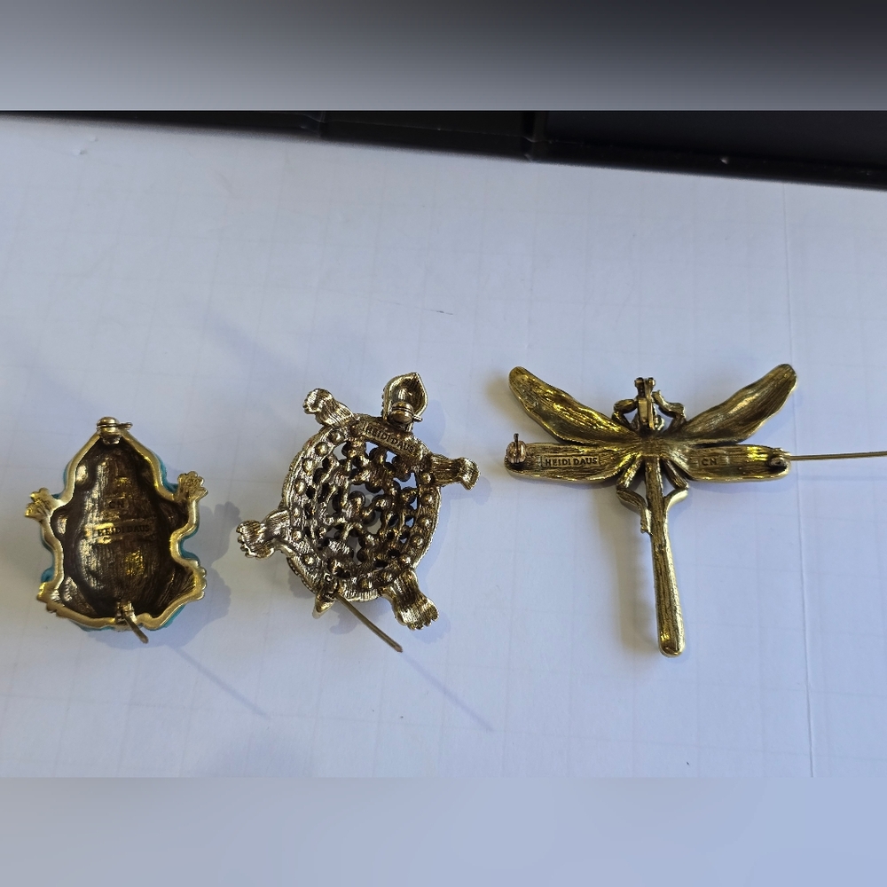 Heidi Daus Brooch Collection 1 Turtle, Frog,  Dragonfly Brooch Box Set - Picture 8 of 13